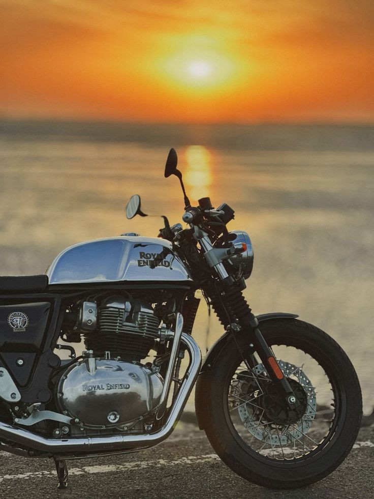 Royal Enfield GT Wallpaper hd 4K 12