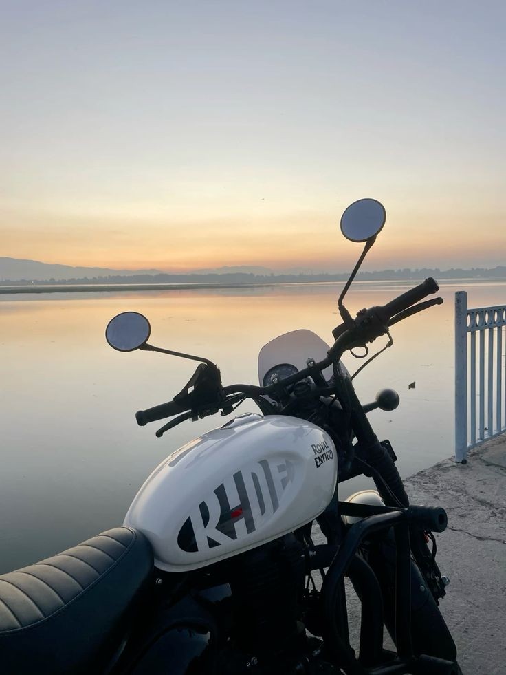 Royal Enfield Hunter Wallpaper for mobile 5